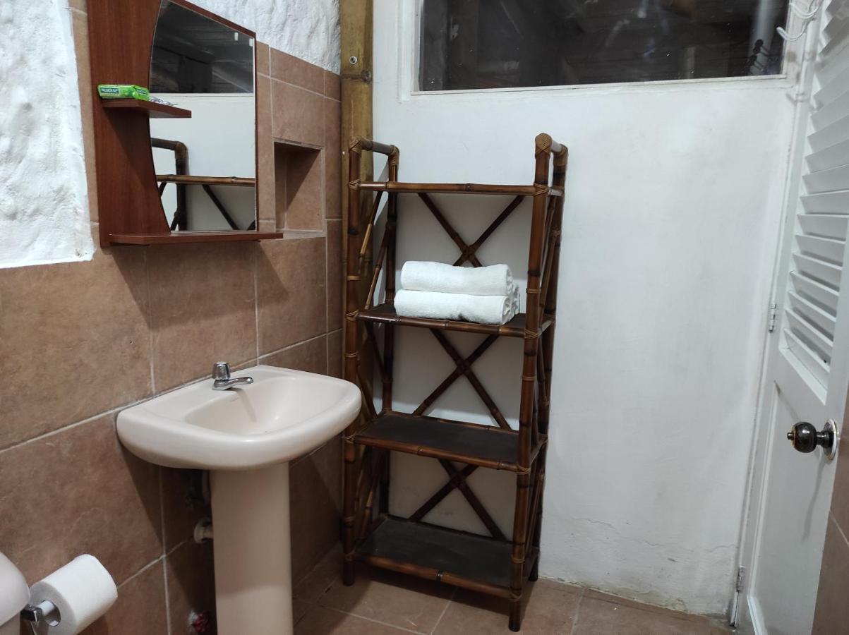 ホテル Caramba Hospedaje トンスパ エクステリア 写真